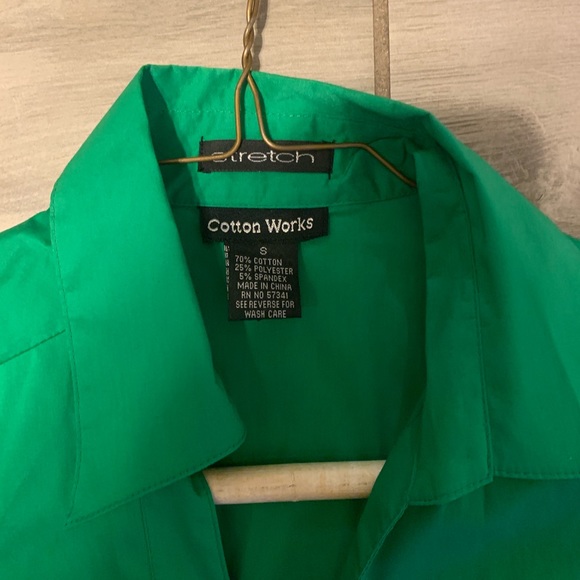 Short sleeve green button down shirt - Picture 2 of 4